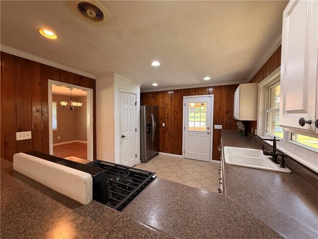 Building Photo - 1395 Siesta Ln