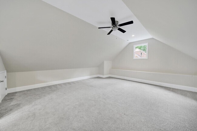 Building Photo - Beautiful Five Bed Three and Half Bath Hom...