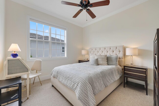 Building Photo - 285 SE 6th Ave