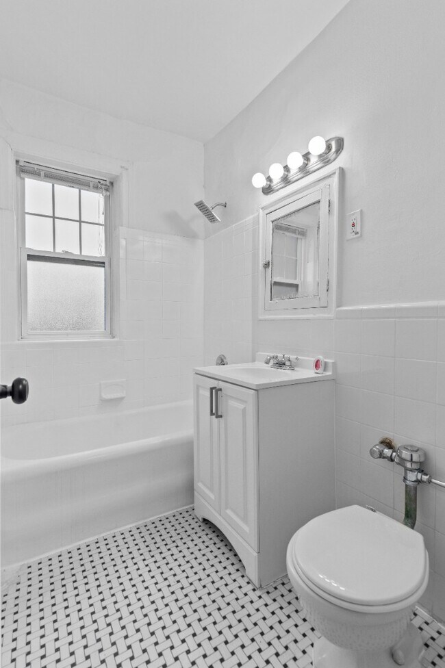 Building Photo - 7336-204 Forsyth