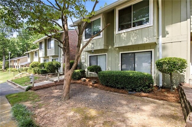 Building Photo - 2183 Surrey Ct