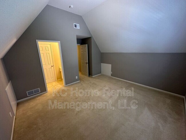 Building Photo - 5605 W 153rd Terrace