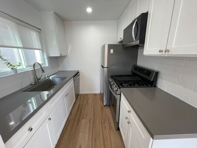 Building Photo - 2216 Highland Ave