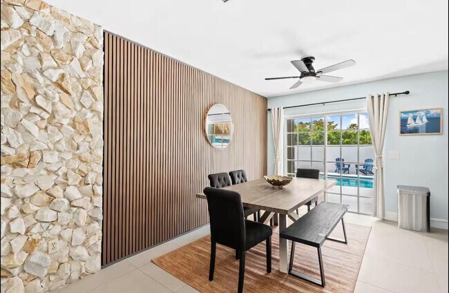 Building Photo - 304 SE 4th St