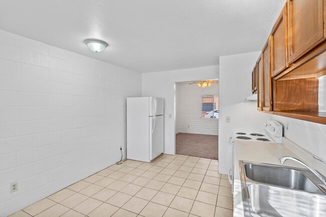 Building Photo - 4535 E Bellevue St