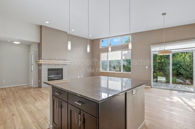 Building Photo - 1821 Blue Star Ln