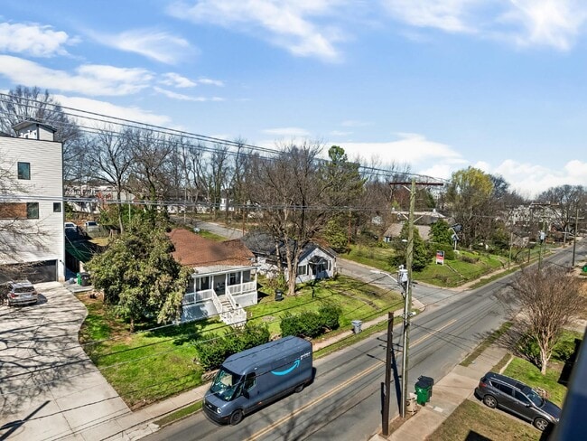 Building Photo - Custom 3 story home in the heart of Belmont/Optimist Park!