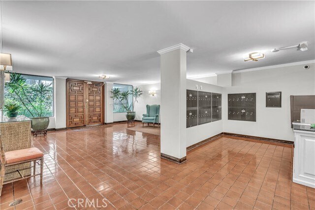 Building Photo - 330 W California Blvd