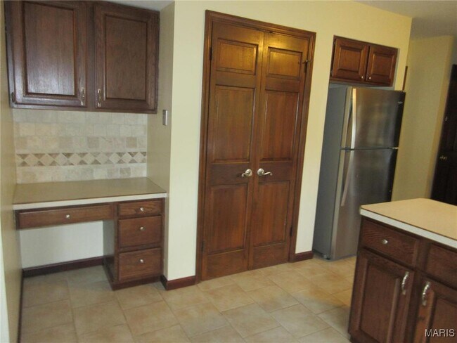 Building Photo - 677 Clovertrail Dr