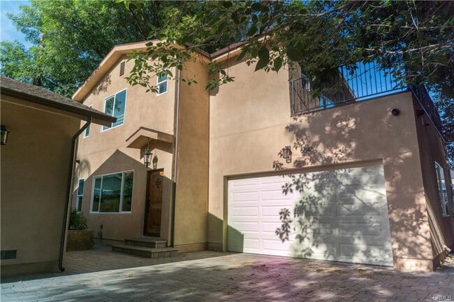 Primary Photo - 6848 Encino Ave