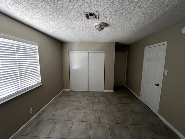 Building Photo - 6941 Appleton Dr