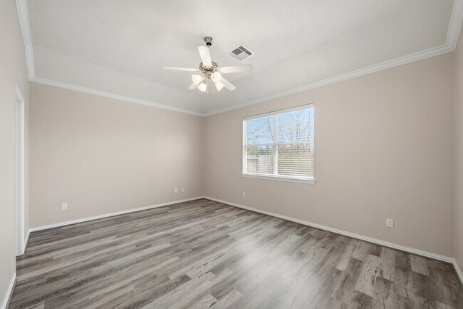 Building Photo - 24503 Lakecrest Bend Dr