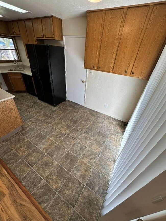 Building Photo - Nor Cal Realty Inc, 3 BD 2 BTH house with 2 car garage