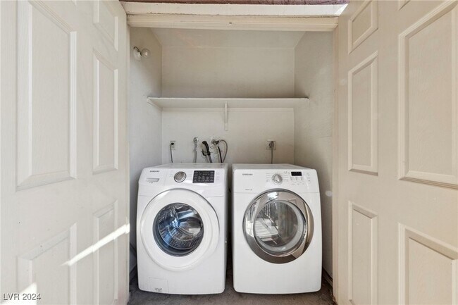 Building Photo - 4921 Indian River Dr