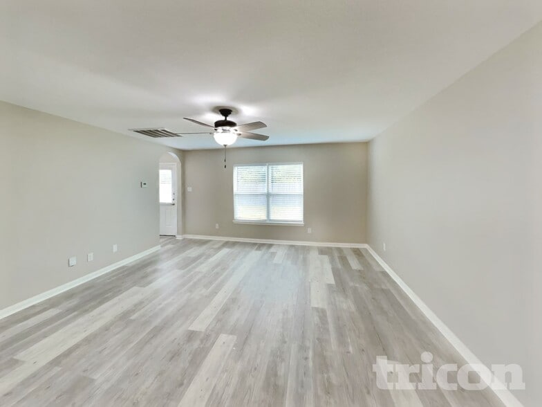 Building Photo - 32608 Decker Creek Dr