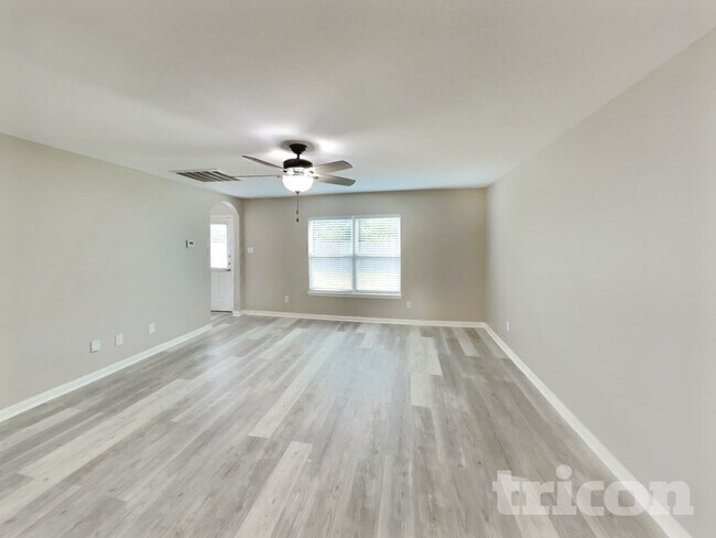 Building Photo - 32608 Decker Creek Dr