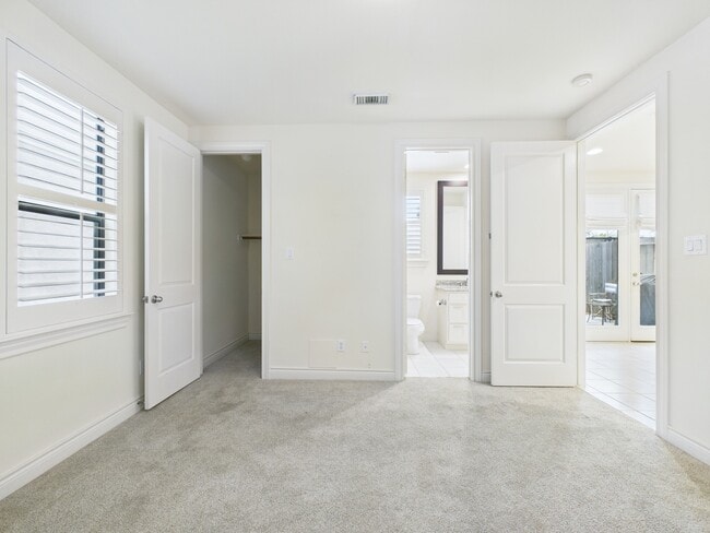 Building Photo - 11025 Sherwood Grv