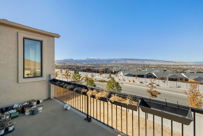 Building Photo - Beautiful 4BR/4BA home in the gated Copper View community. Features spacious living areas, mounta...