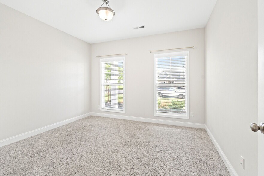 Building Photo - 6531 Knob Creek Dr