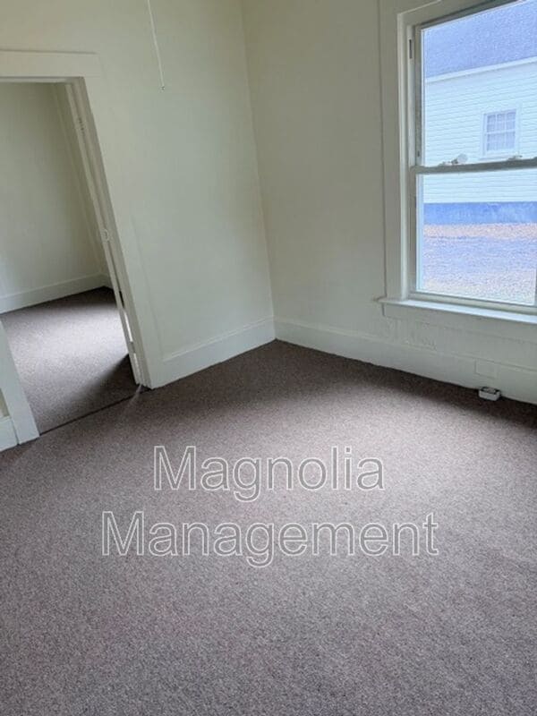 Building Photo - 419 S College St