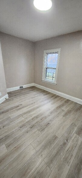 Building Photo - 4090 E 143rd St