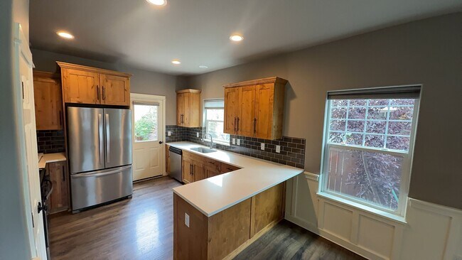 Building Photo - 2728 NE Black Oak Pl