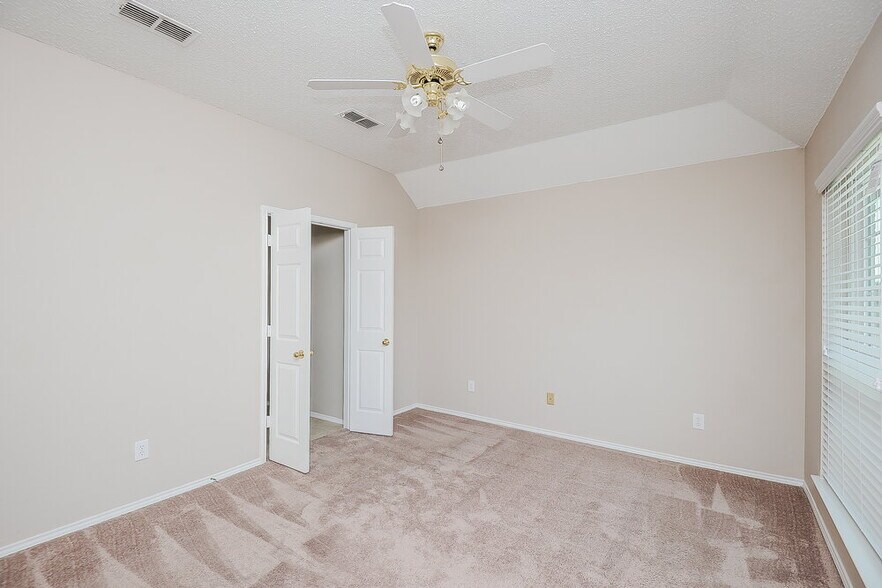 Building Photo - 5029 Lodgepole Ln