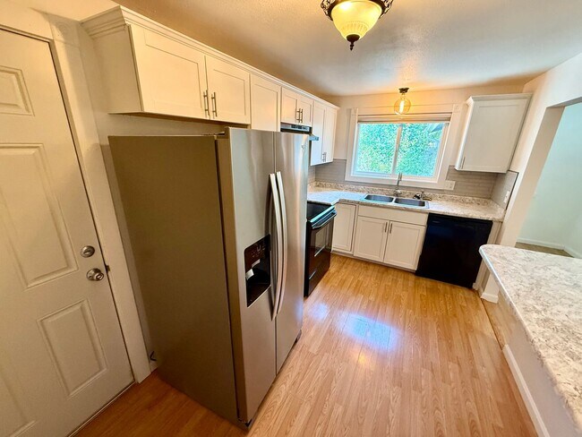 Building Photo - 1620 Ranae Dr