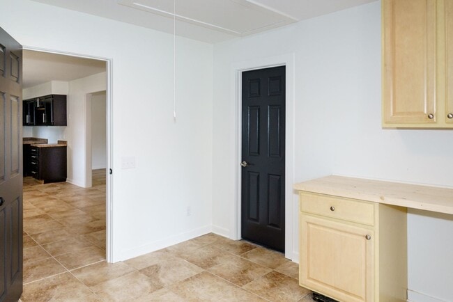 Building Photo - 3BR Home in Shell Point – Sunroom | Garage | Prime Location