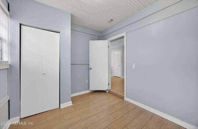 Building Photo - 2960 W 10th St