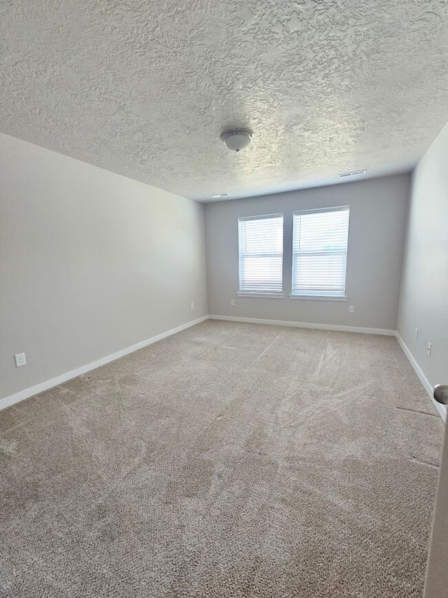 Building Photo - 3 Bedroom 2 Bath Home in Nampa