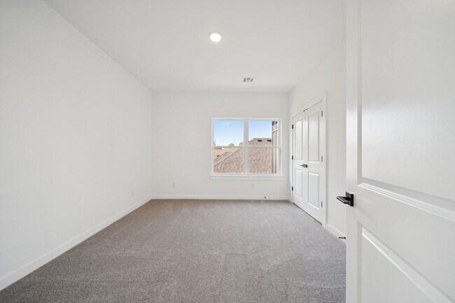 Building Photo - Welcome to this stunning new build in the desirable gated community of Broken Arrow, OK!