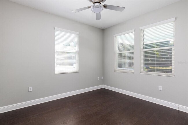 Building Photo - 506 E Robles St