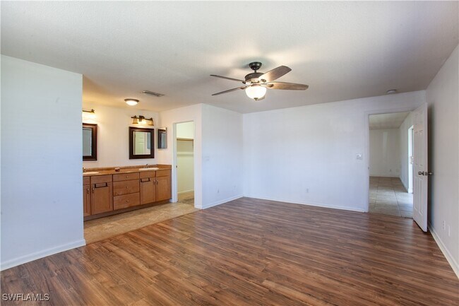 Building Photo - 8109 Sanibel Blvd