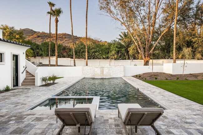 Building Photo - 6500 E Cactus Wren Rd