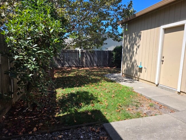 Building Photo - 2412 Summercreek Dr