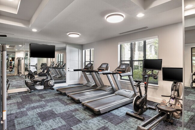 Building Photo - Elegant 2/2 Apt – Modern Living at Its Best!