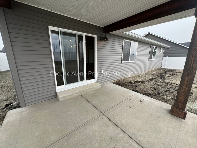 Building Photo - 3 bed, 2 bath house