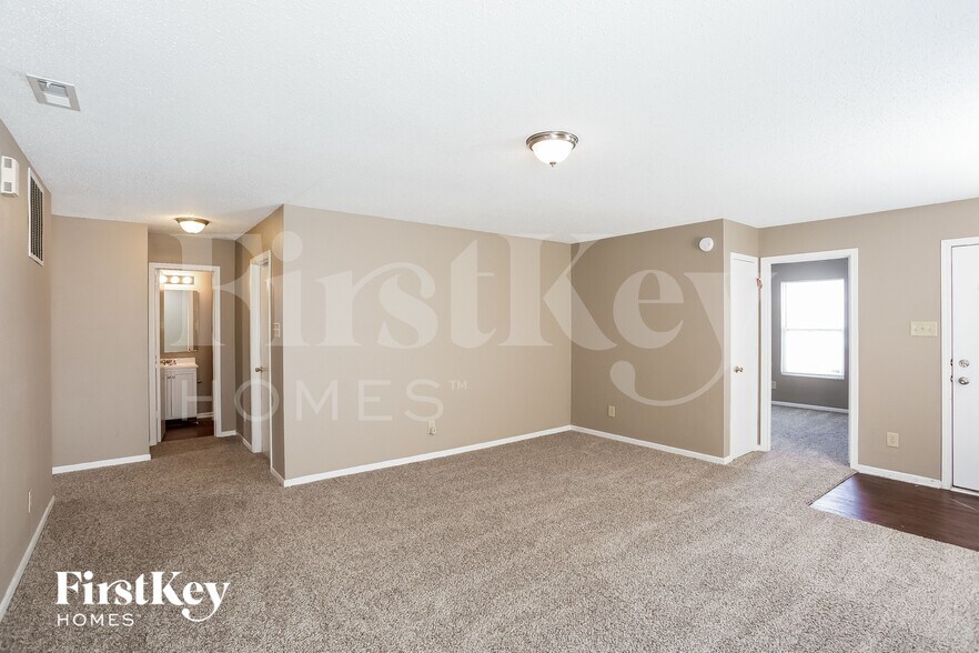 Building Photo - 1331 Ellington Dr
