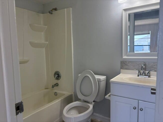 Building Photo - 1110 SE 9th Ct
