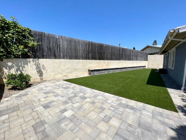 Building Photo - Delightful 3BD/2BA Home with Fruit & Veggie Garden, Back Patio, Solar & In-Unit Laundry