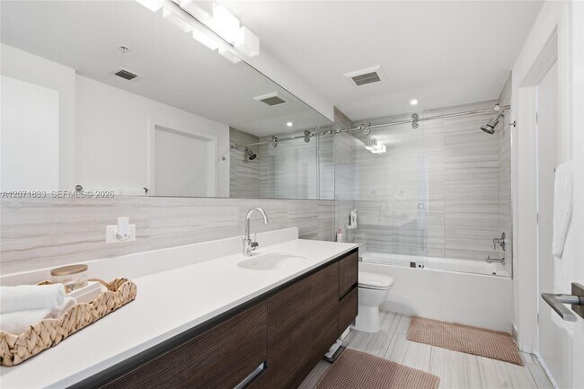 Building Photo - 301 Altara Ave