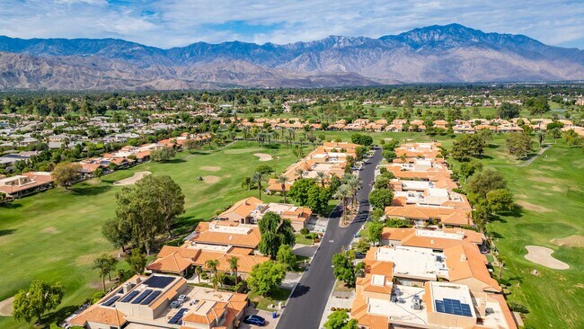 Building Photo - Mission Hills Country Club Home