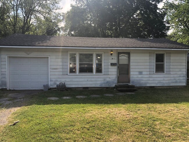 Primary Photo - Adorable 2 bedroom house in quiet neighbor...