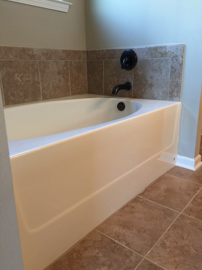 Building Photo - New Lake Front Home in Magnolia Lakes off ...