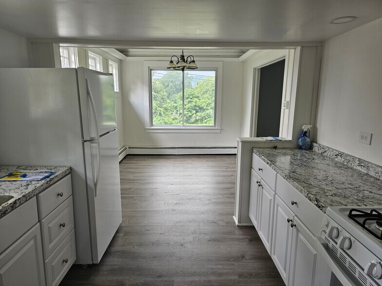 Building Photo - 53 Grove St