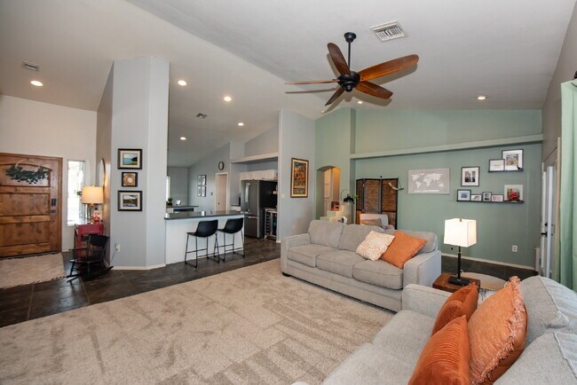 Building Photo - Spacious 3-Bedroom Oasis with Pool in Yuma...