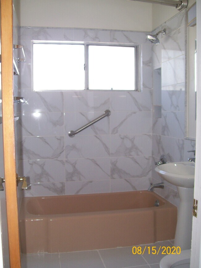 Bath - 6013 Menlo Ave