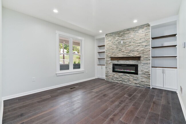Building Photo - Beautiful Fully Renovated 3 Bedroom Home In Swissvale.  Available Immediately.