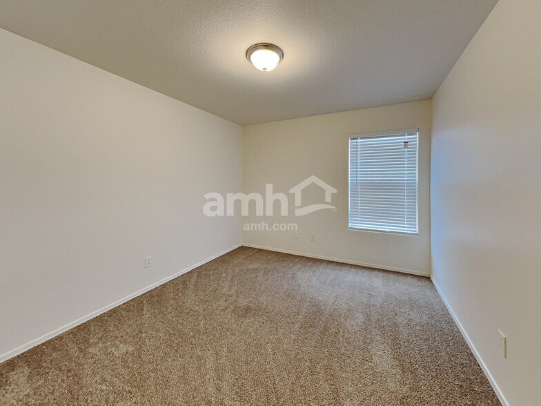 Building Photo - 12810 W Roanoke Ave